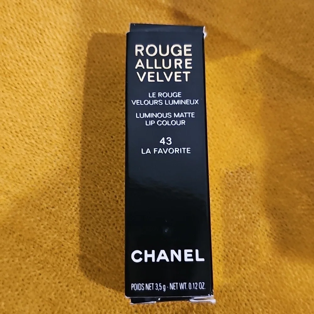 CHANEL Rouge Allure Velvet Luminous Matte Lip Colour - #43 La Favorite NIB